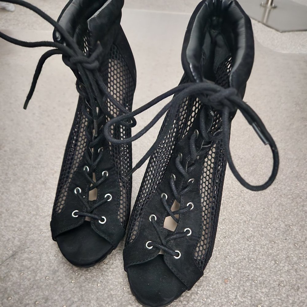 Anne Michelle Black heels